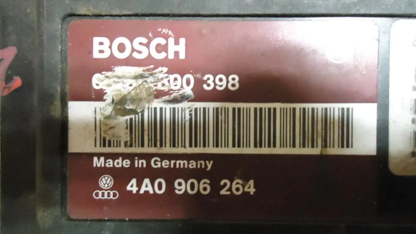 Блок управления двигателем к Audi 100 1992