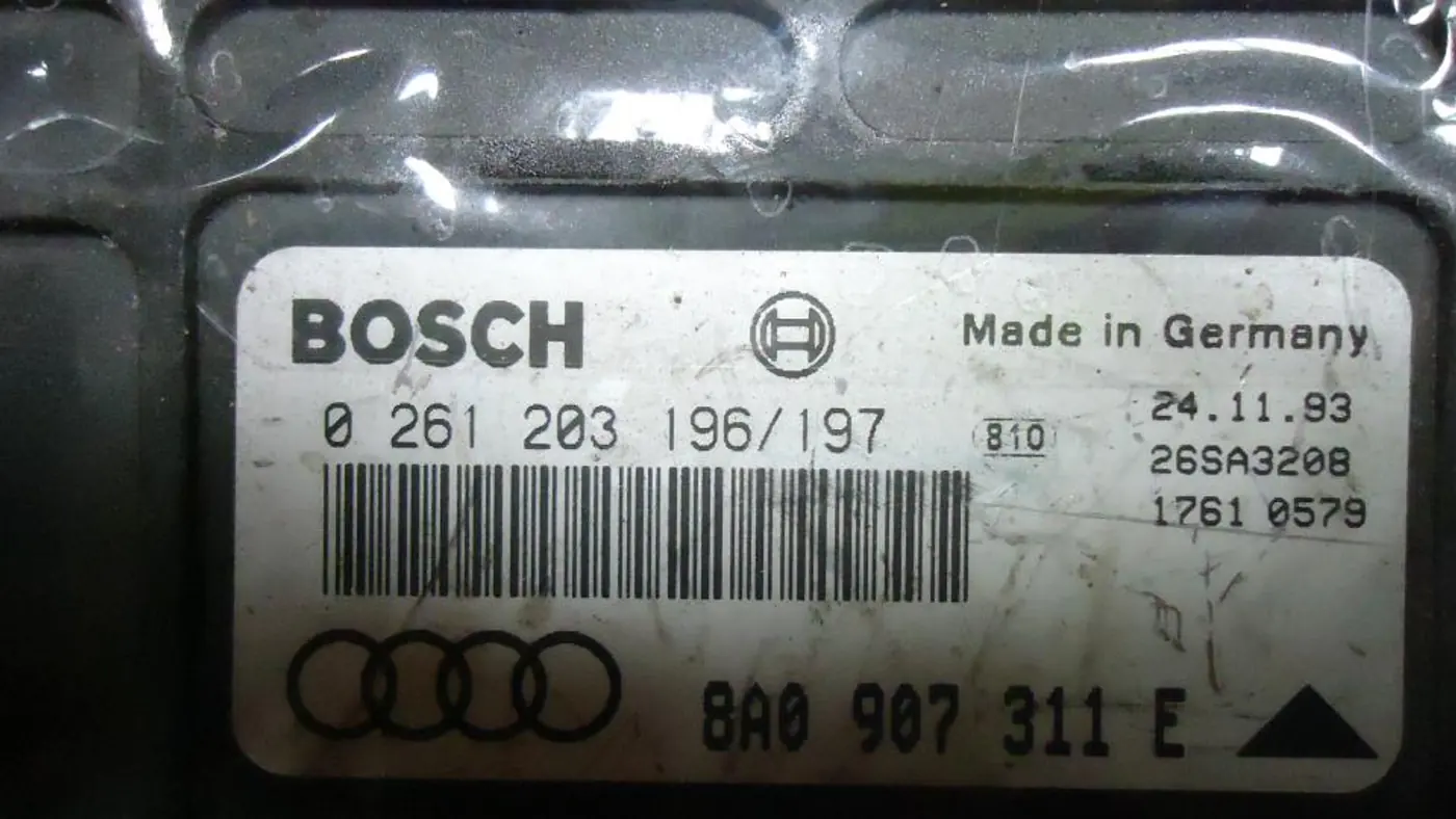 Блок управления двигателем к Audi 80 1993