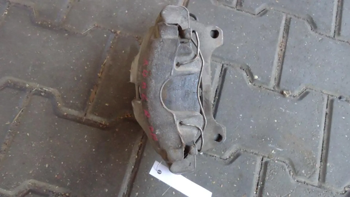Суппорт передний правый к Volkswagen Passat 2003