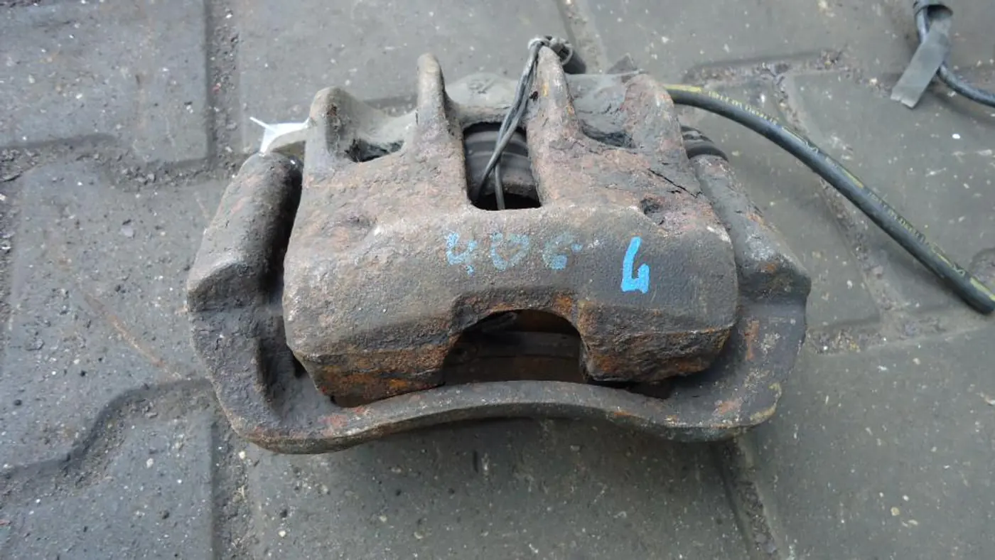Суппорт передний левый к Peugeot 406 1998