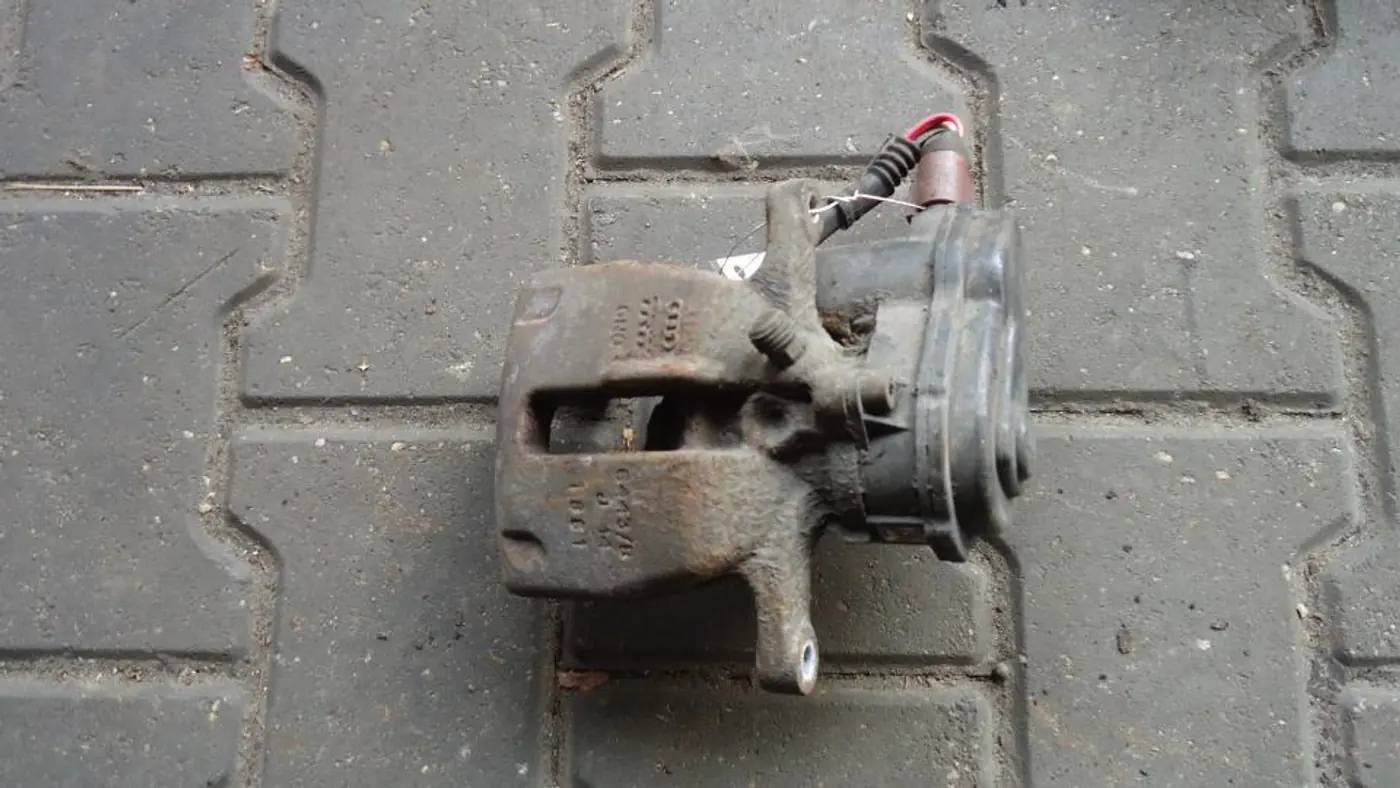 Суппорт задний правый к Audi A4 2011
