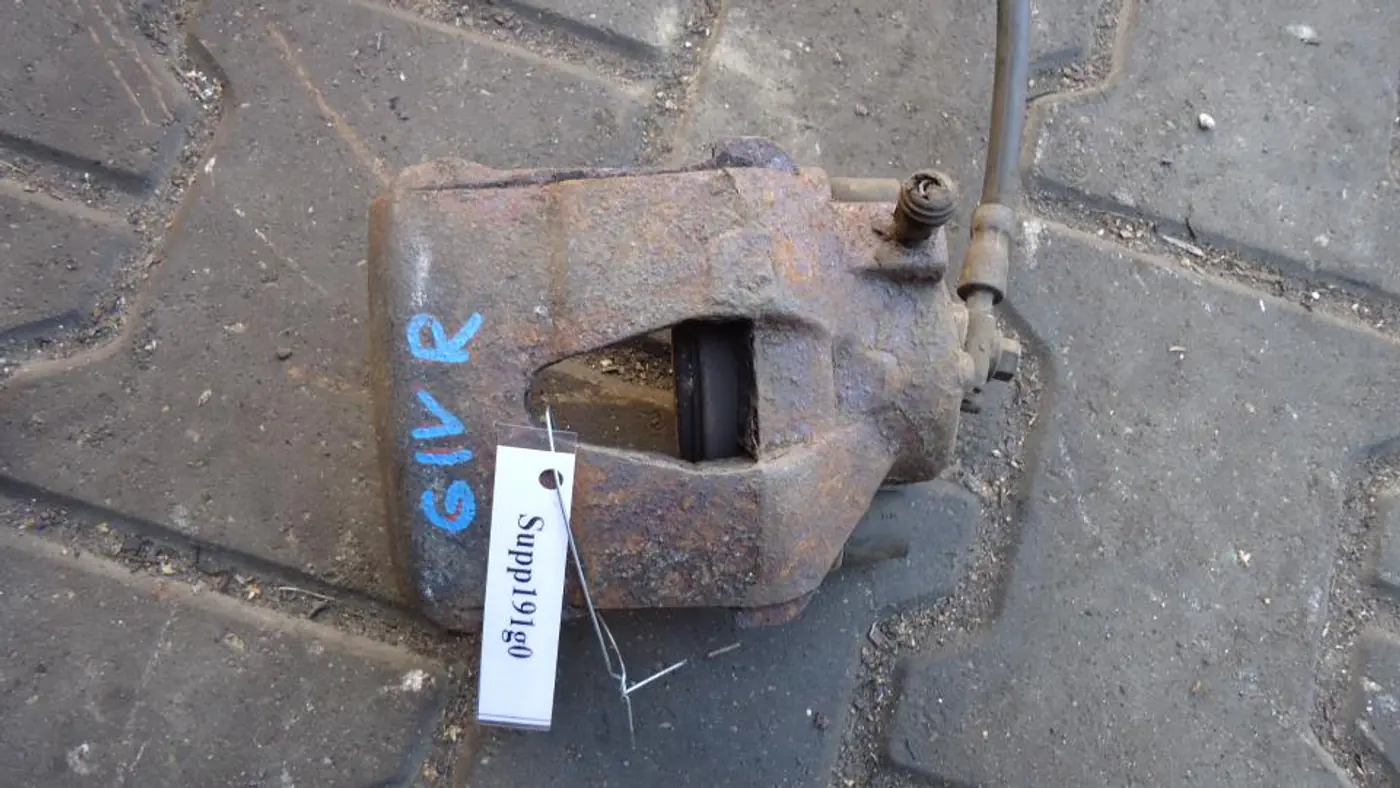 Суппорт передний правый к Volkswagen Golf 2000