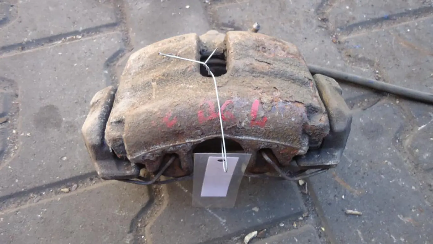 Суппорт передний правый к Audi A4 2003