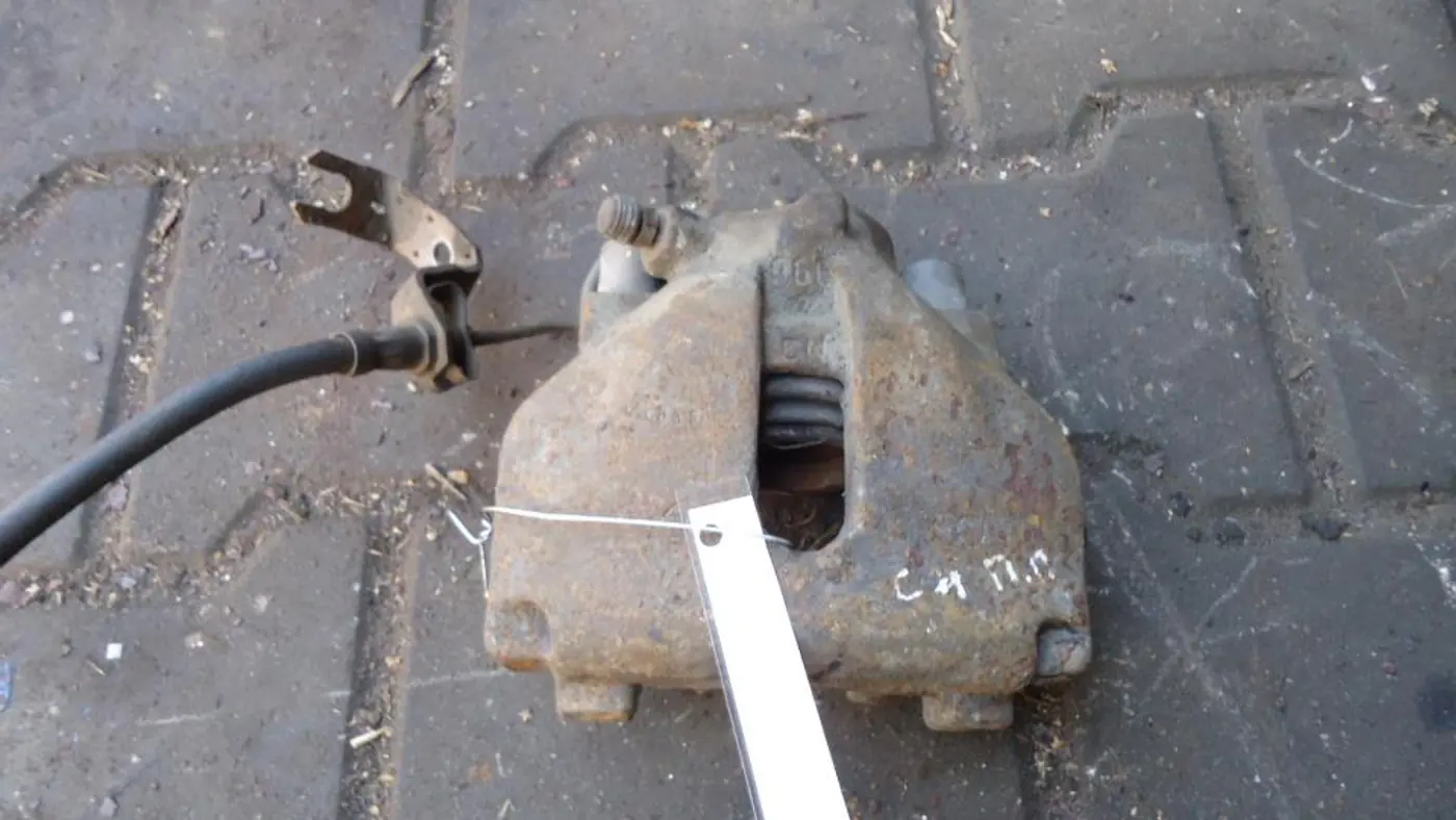 Суппорт передний правый к Audi 100 1994