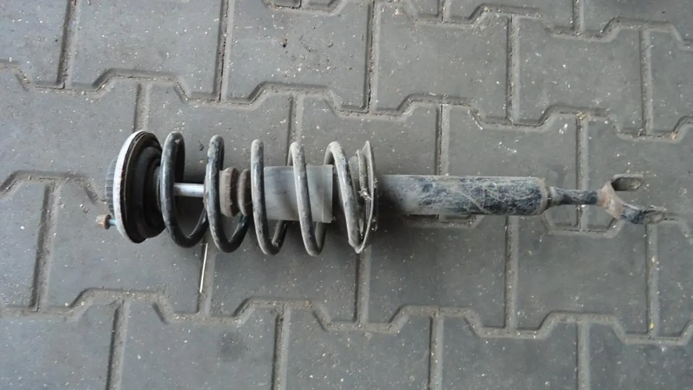 Стойка передняя левая к Audi A4 1998