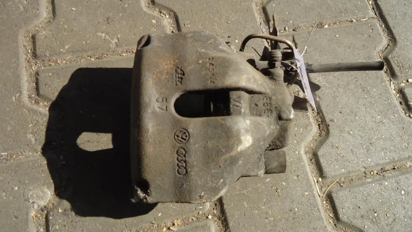 Суппорт передний правый к Audi A4 1997