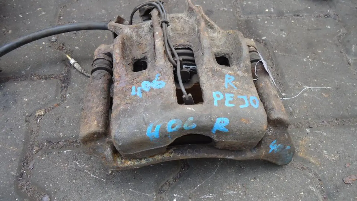 Суппорт передний правый к Peugeot 406 2000