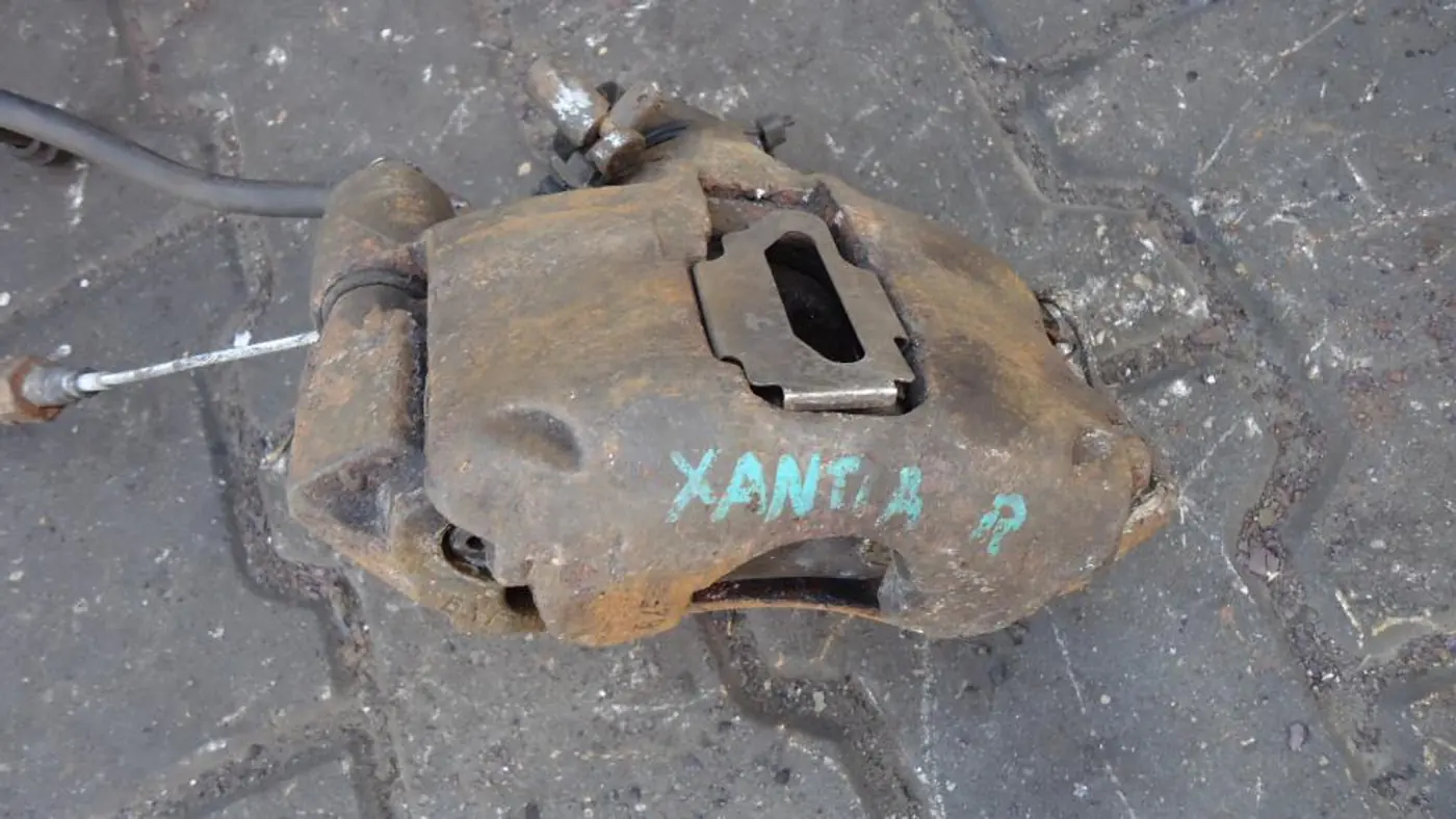 Суппорт передний правый к Citroen Xantia 1998