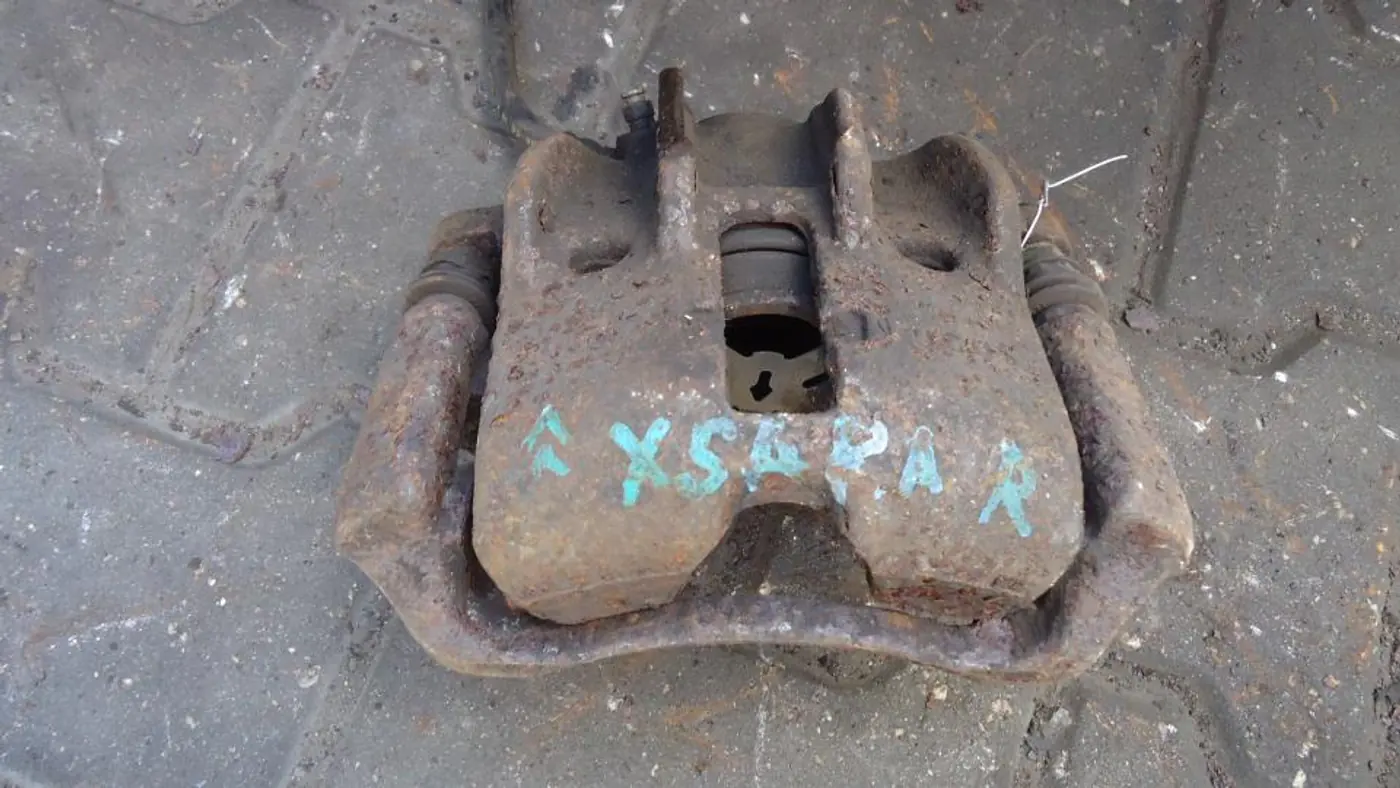 Суппорт передний правый к Citroen Xsara 1999