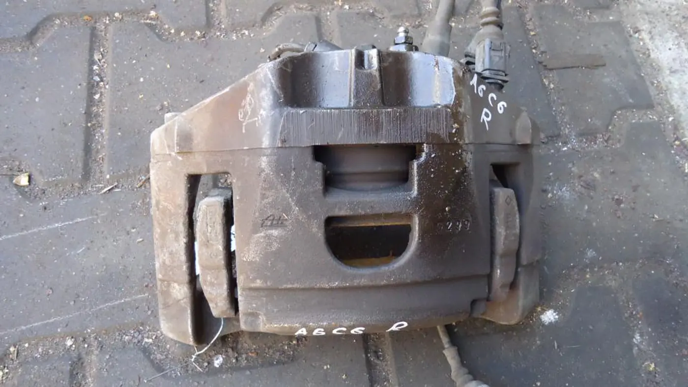 Суппорт передний правый к Audi A6 2006