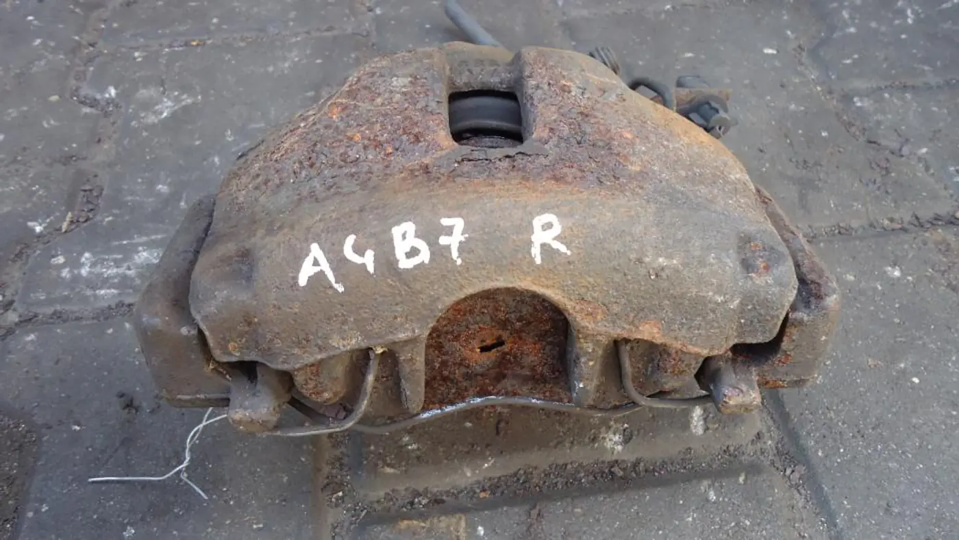 Суппорт передний правый к Audi A4 2006