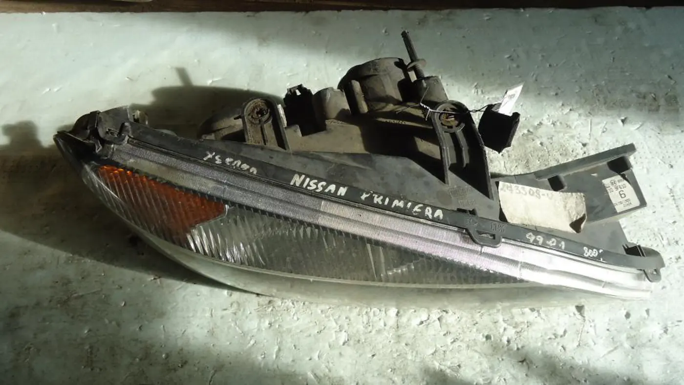Фара правая к Nissan Primera 2001