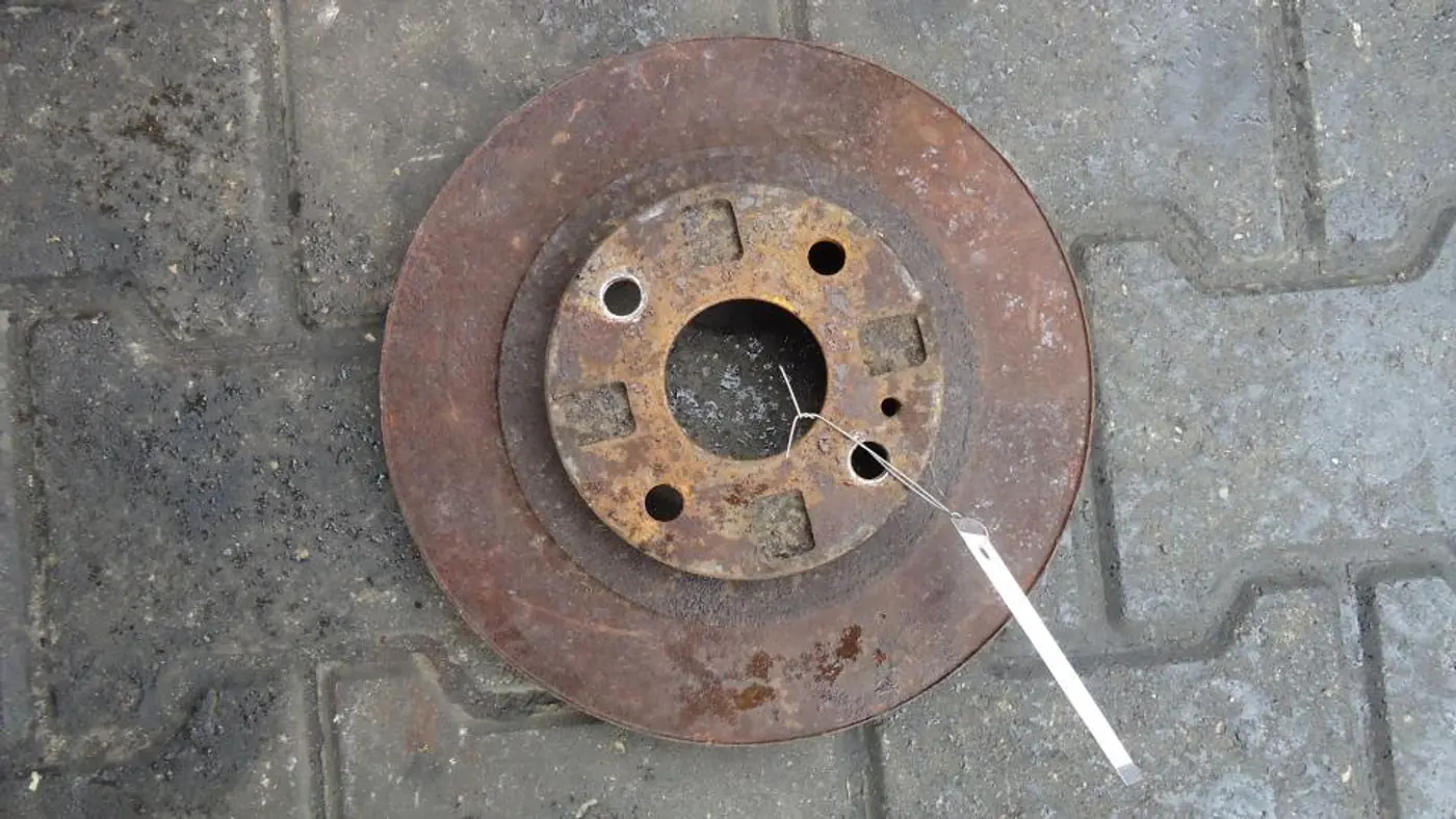 Диск тормозной передний к Mazda 323 1998