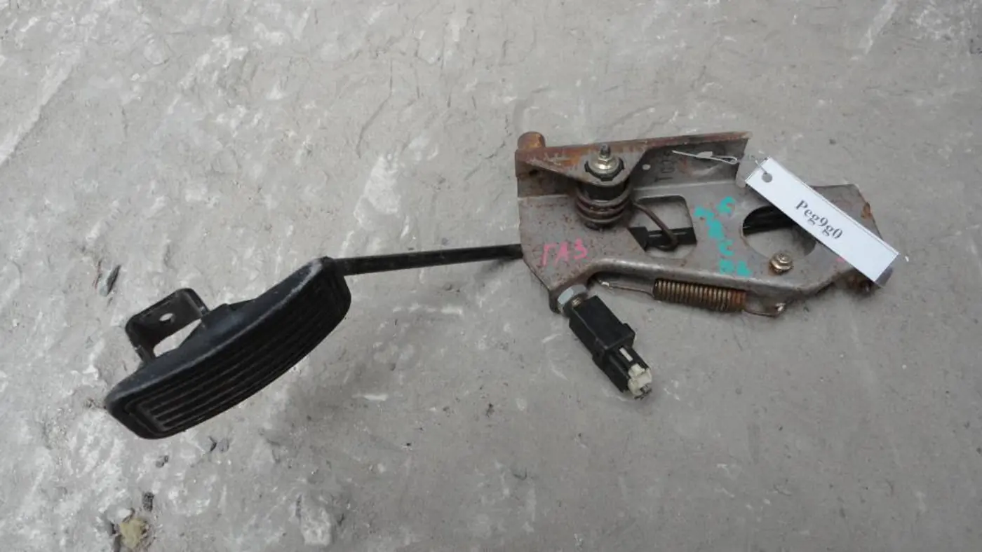 Педаль газа к Mazda 6 2003