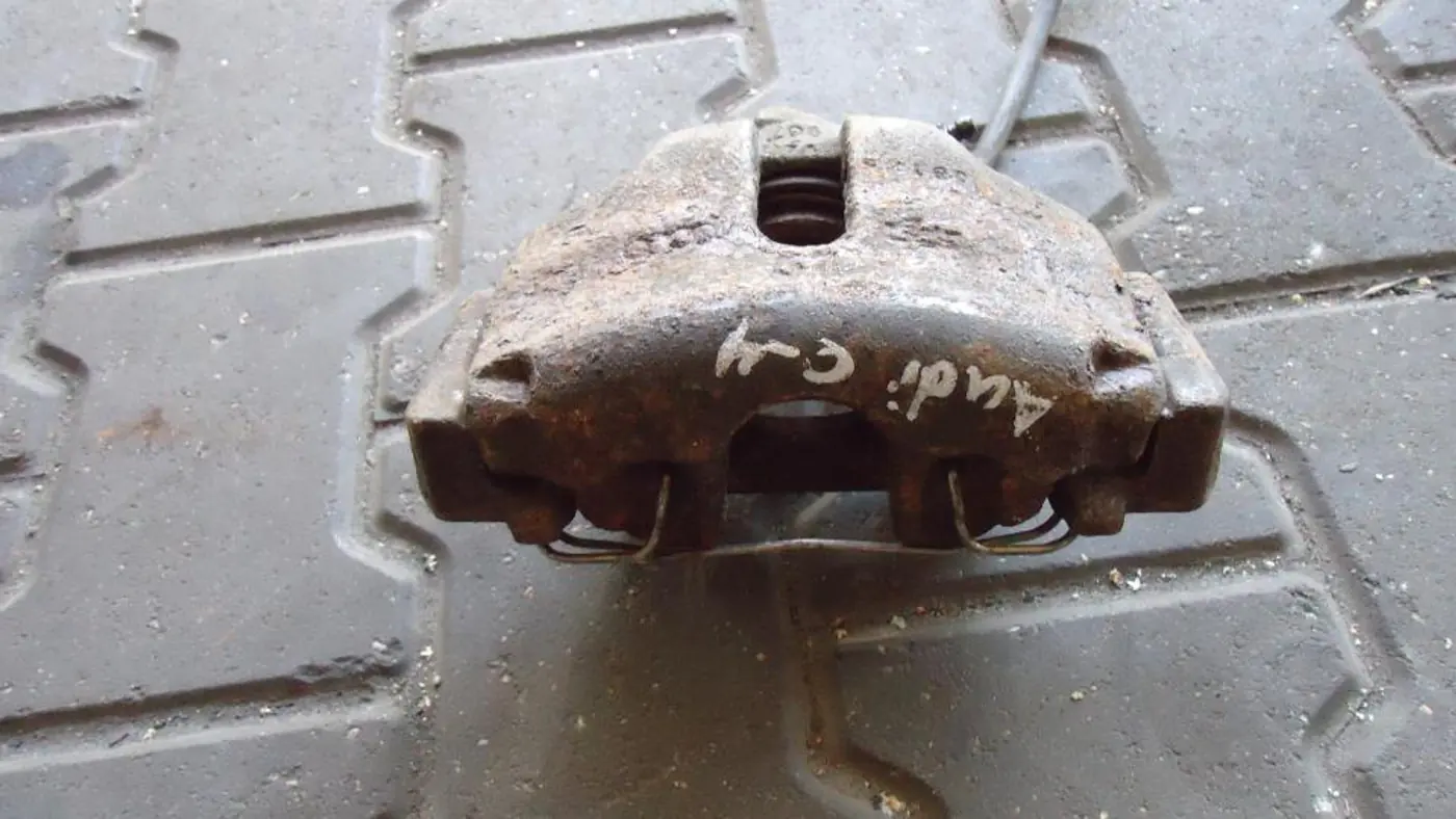 Суппорт передний левый к Audi 100 1994