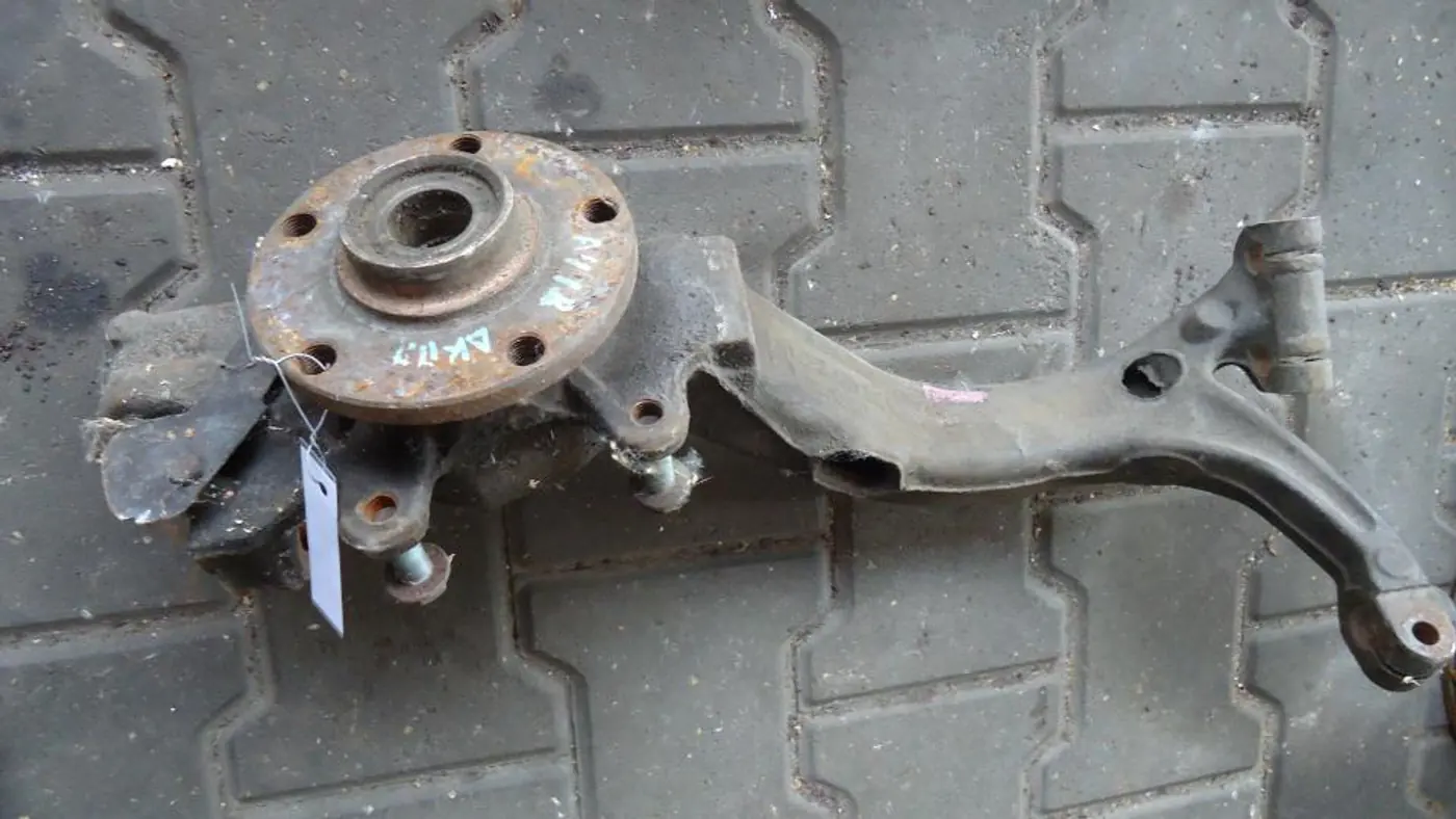 Ступица передняя левая к Audi A4 1998