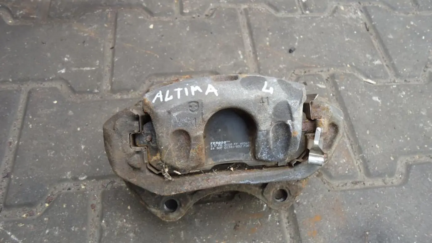 Суппорт передний левый к Nissan Altima 2002