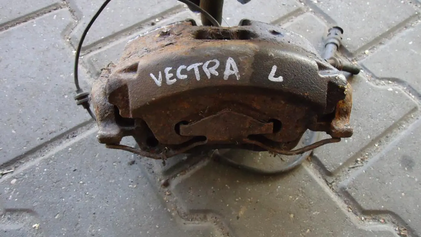 Суппорт передний левый к Opel Vectra 2003