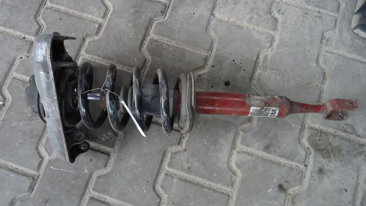 Стойка передняя левая к Audi A4 2002