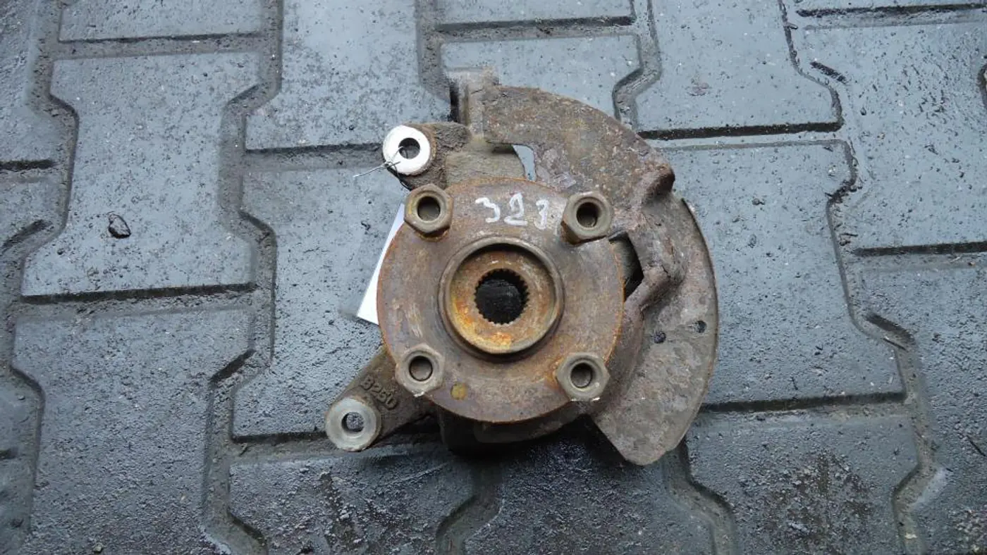 Ступица передняя левая к Mazda 323 1998