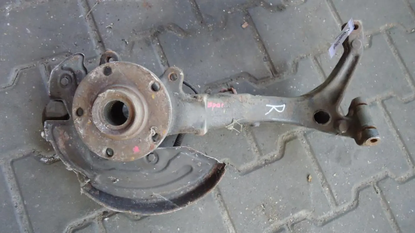 Ступица передняя правая к Audi A4 1999