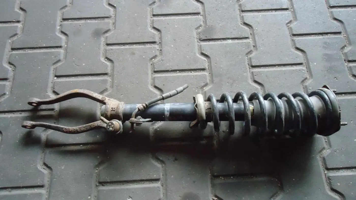 Стойка передняя правая к Mazda 6 2003