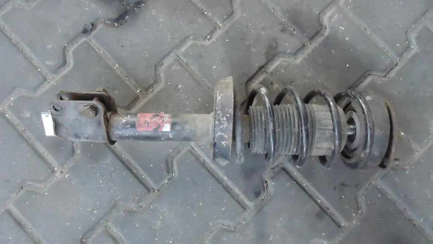 Стойка передняя правая к Opel Corsa 1996