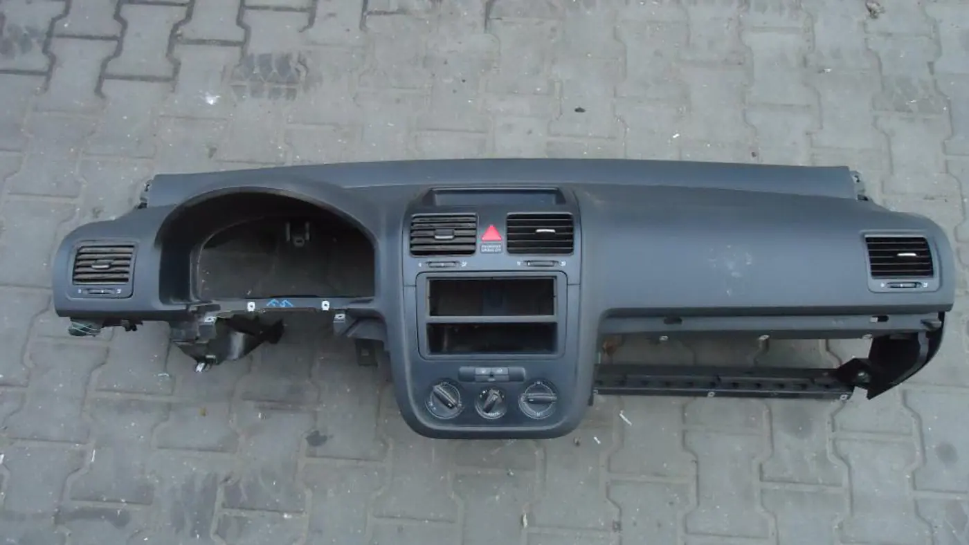 Панель передняя салона (торпедо) к Volkswagen Golf 2006
