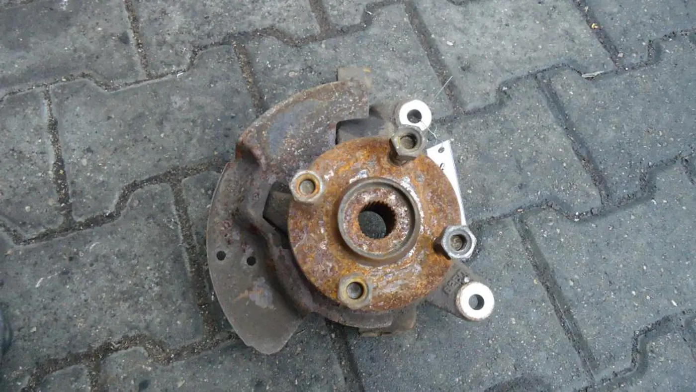Ступица передняя правая к Mazda 323 1998