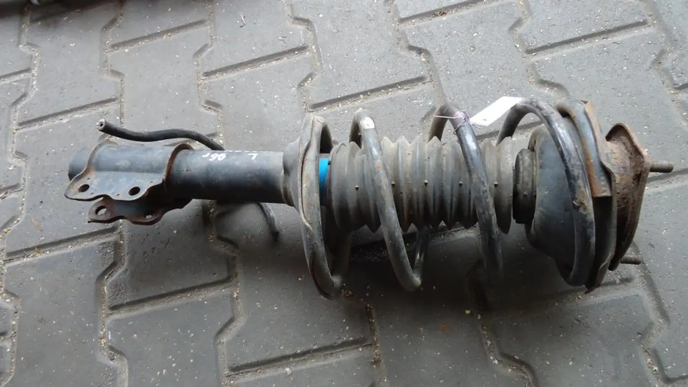 Стойка передняя левая к Nissan Vanette 1996