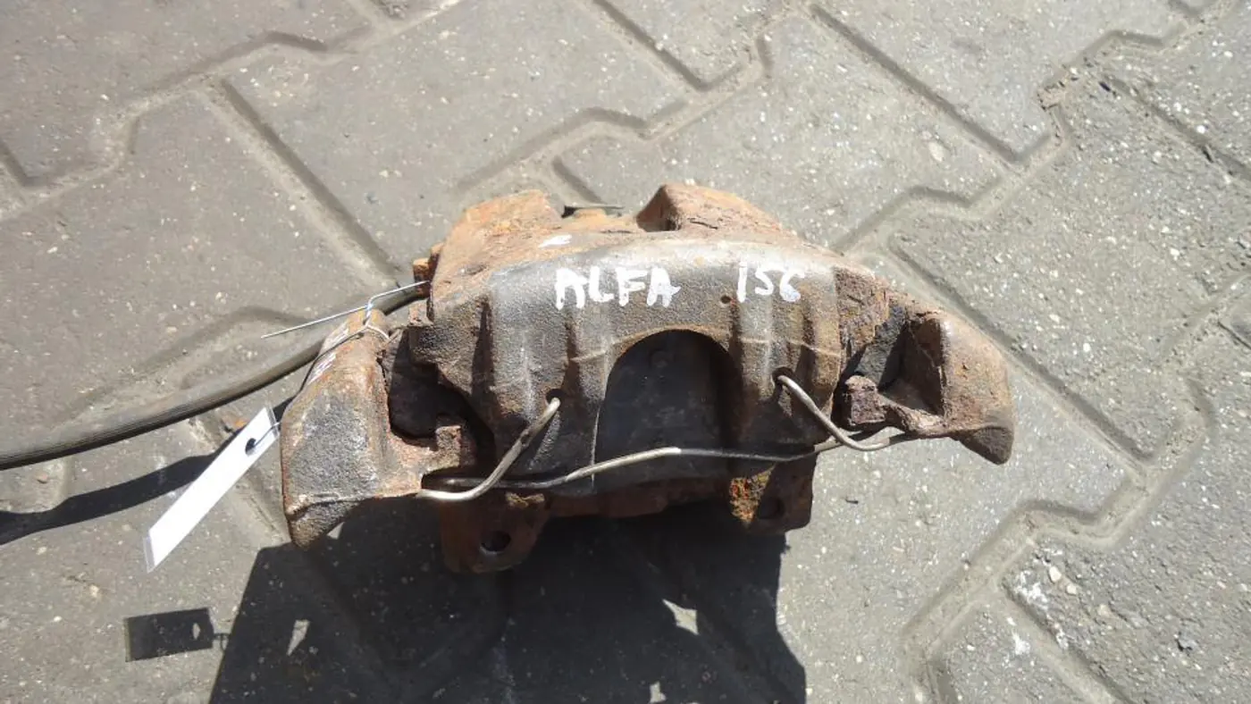 Суппорт передний правый к Alfa Romeo 156 1998