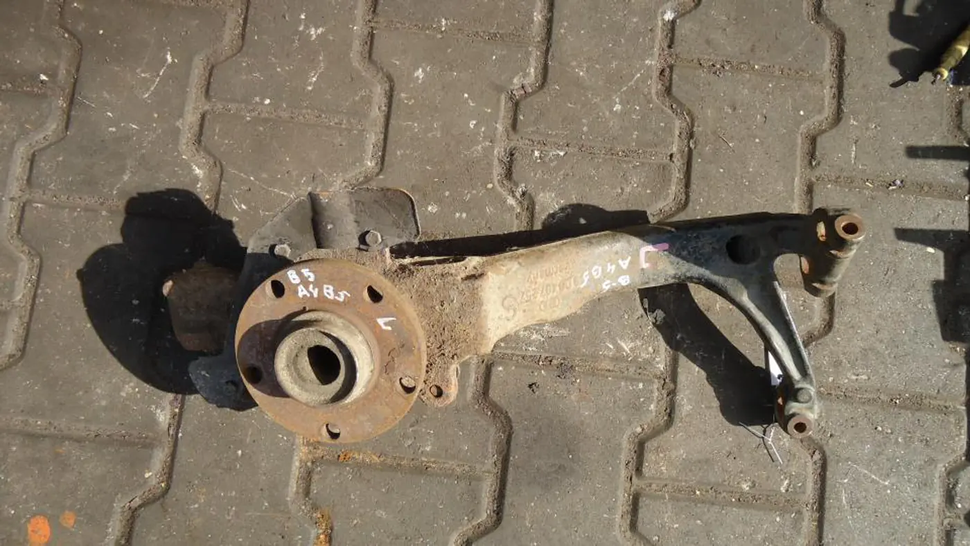Ступица передняя левая к Audi A4 1999