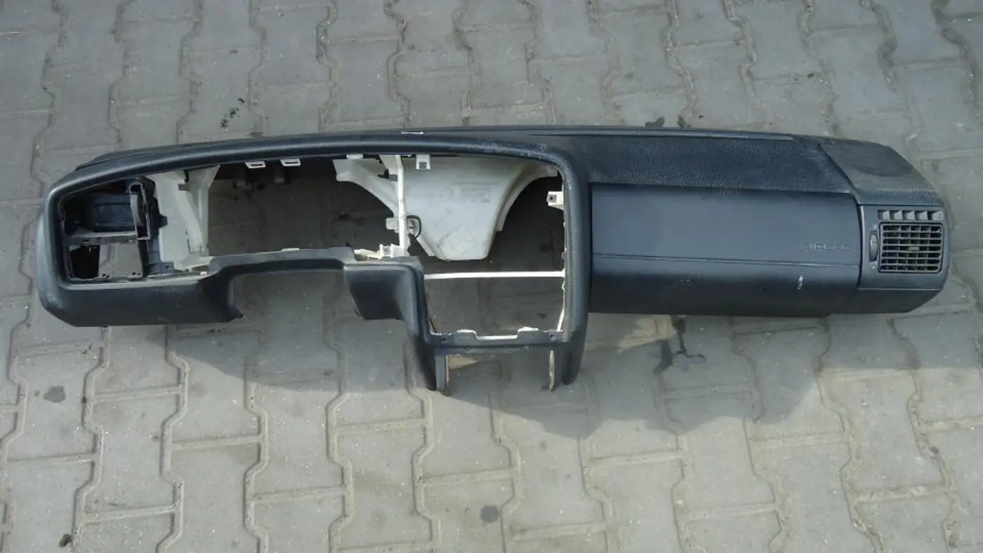 Панель передняя салона (торпедо) к Volkswagen Passat 1995