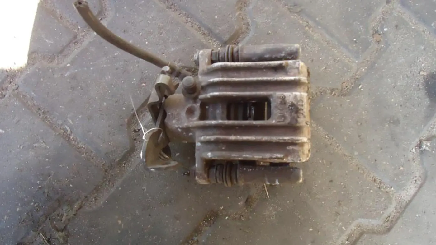 Суппорт задний правый к Audi A4 2002