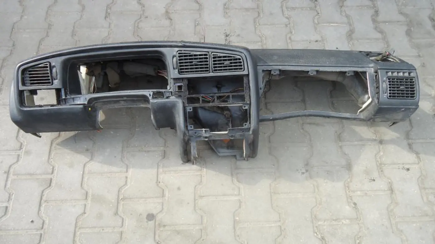 Панель передняя салона (торпедо) к Volkswagen Passat 1993