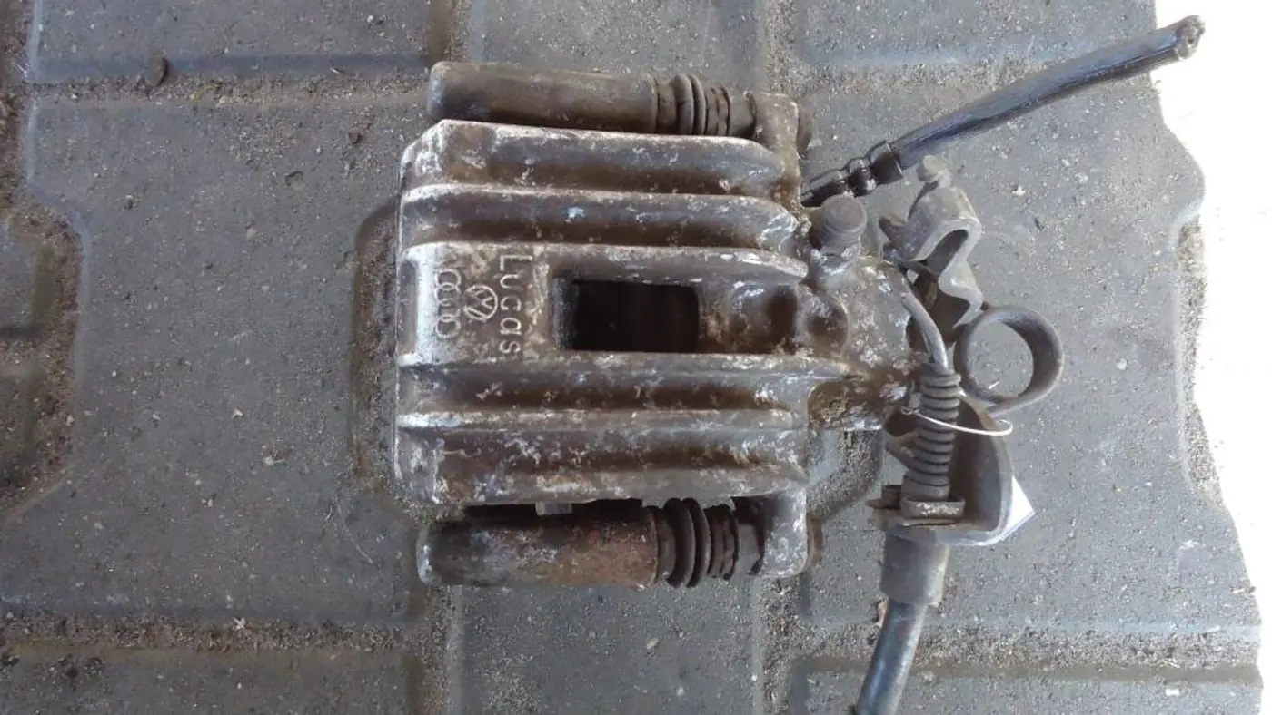 Суппорт задний правый к Audi A4 2003