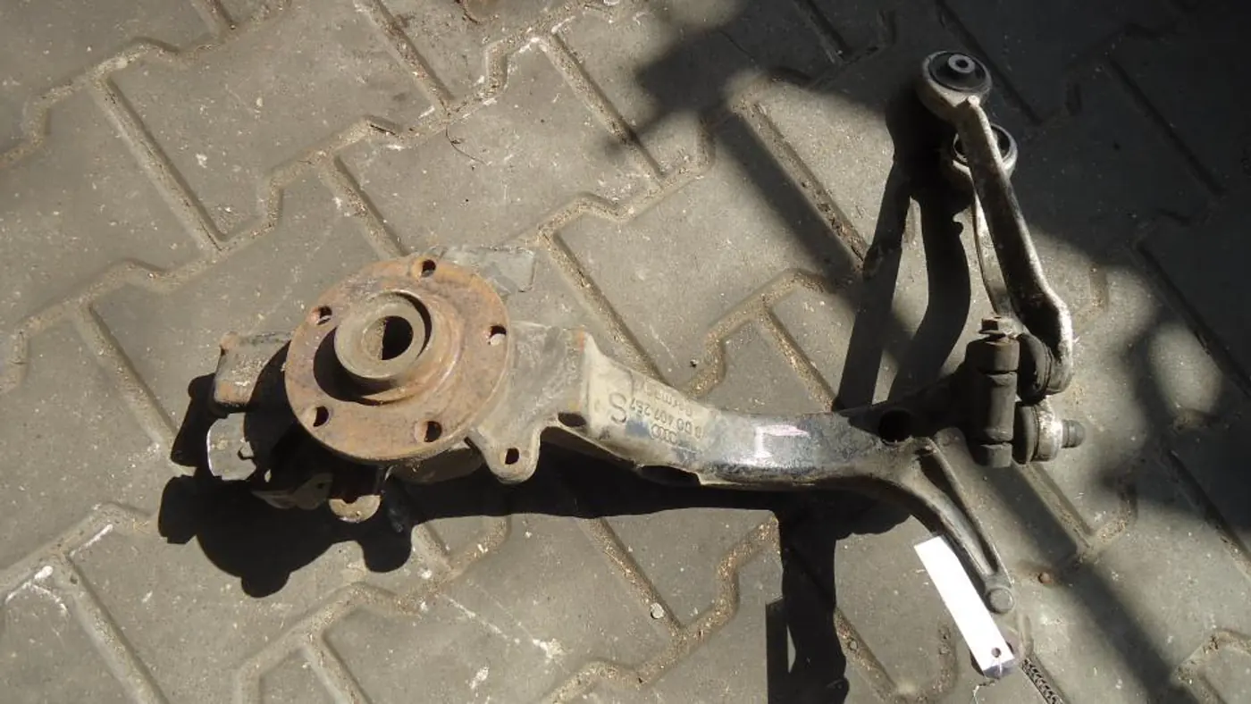 Ступица передняя левая к Audi A4 1994
