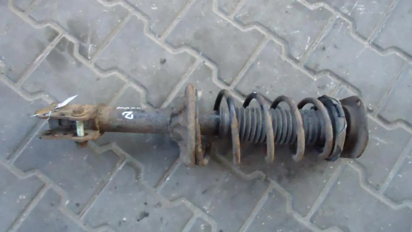 Стойка задняя к Mazda 626 1995