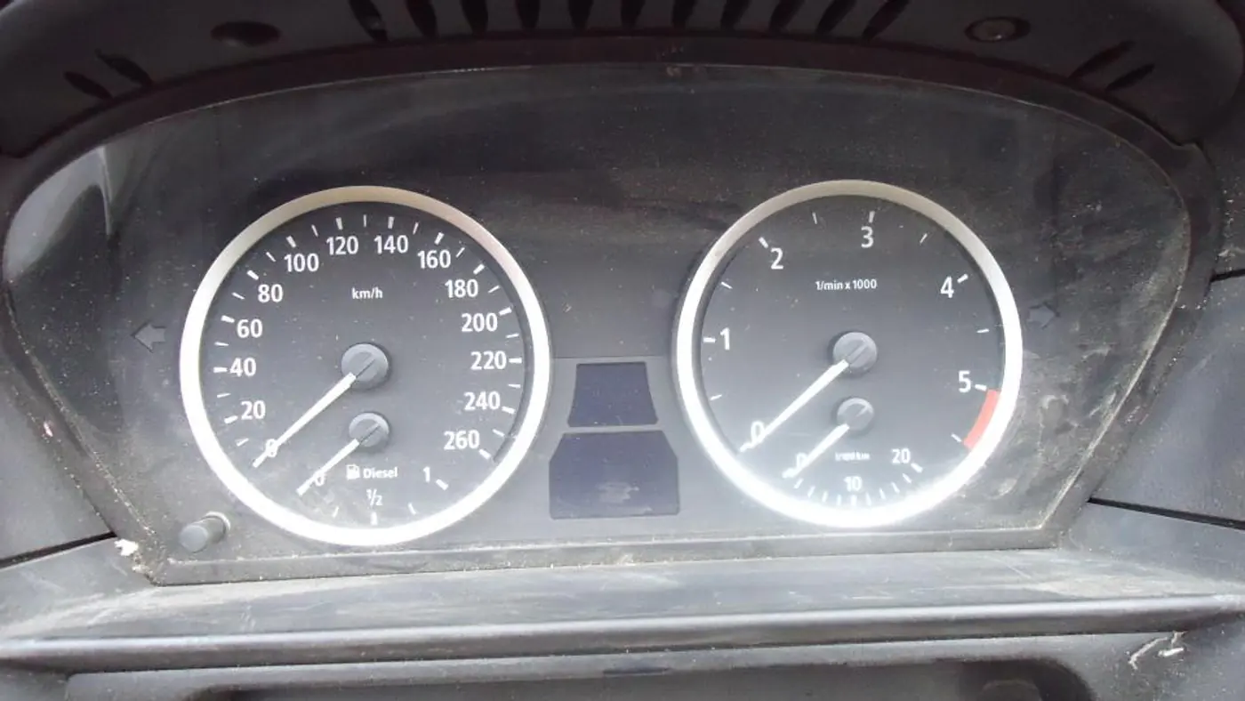 Щиток приборов (приборная панель) к BMW 5 2005
