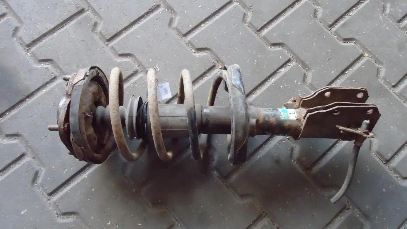 Стойка передняя правая к Mazda 323 2000