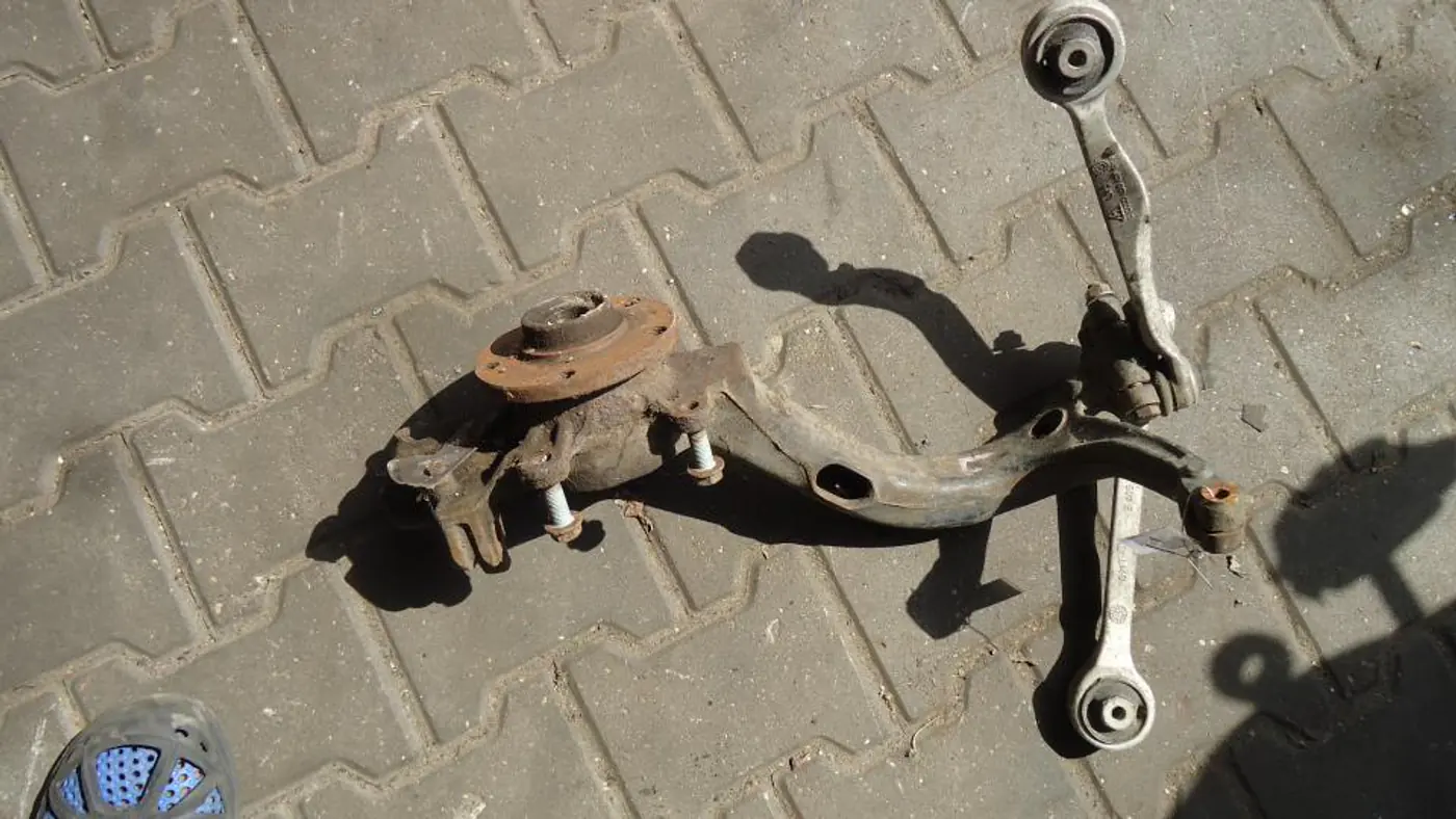 Ступица передняя левая к Audi A4 1998