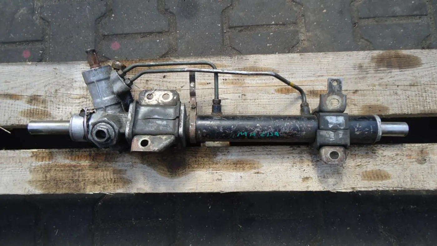 Рулевая рейка к Mazda 626 1995