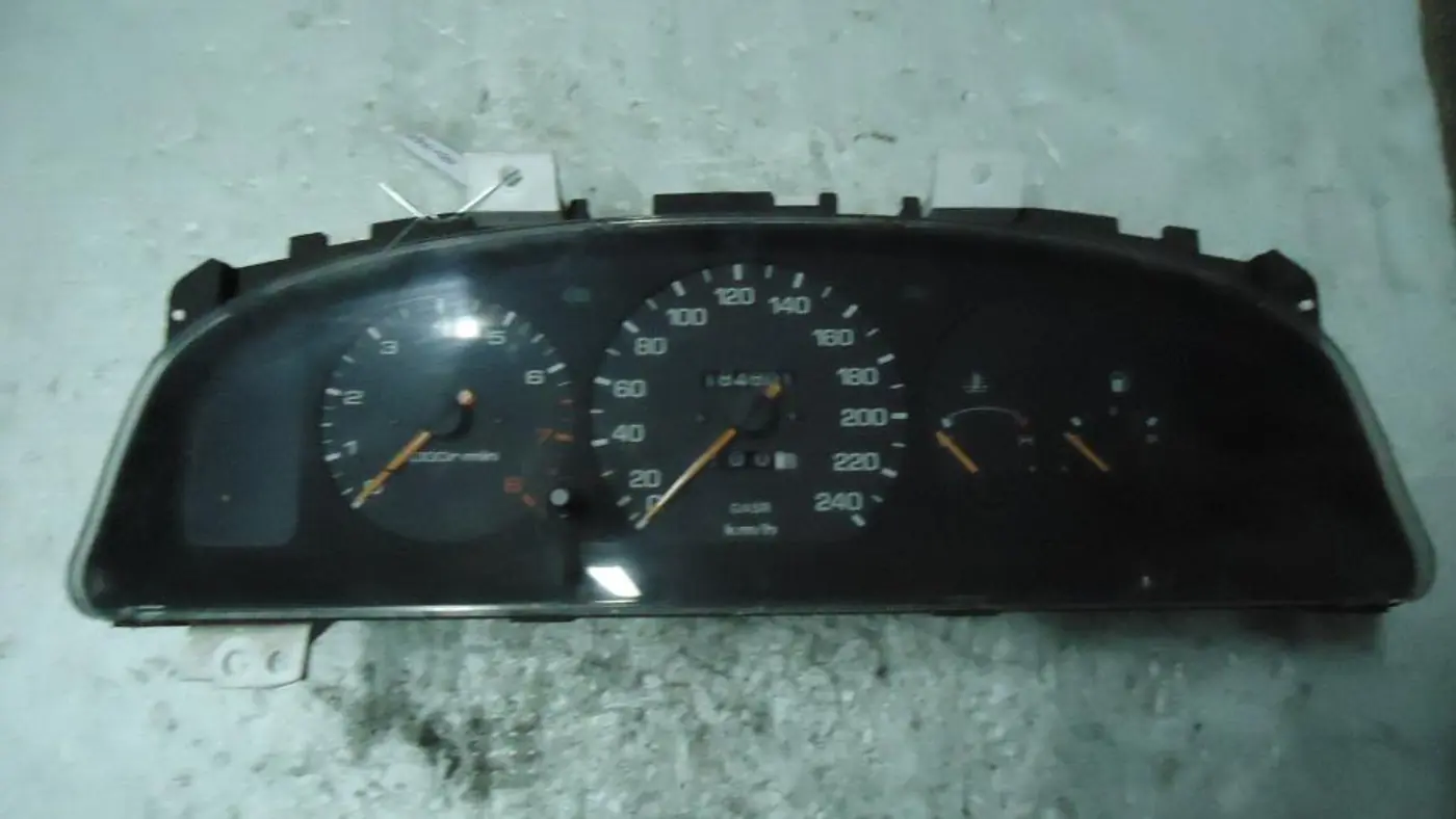 Щиток приборов (приборная панель) к Mazda 626 1995