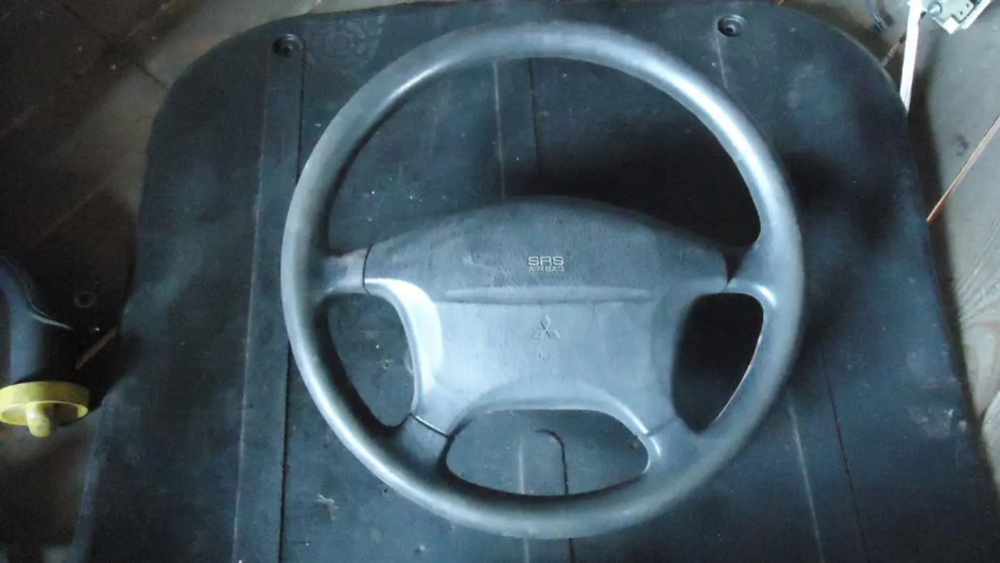 Руль к Mitsubishi Carisma 1996