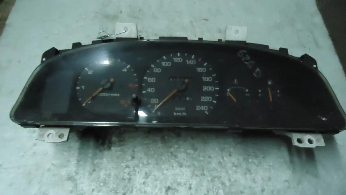 Щиток приборов (приборная панель) к Mazda 626 1995