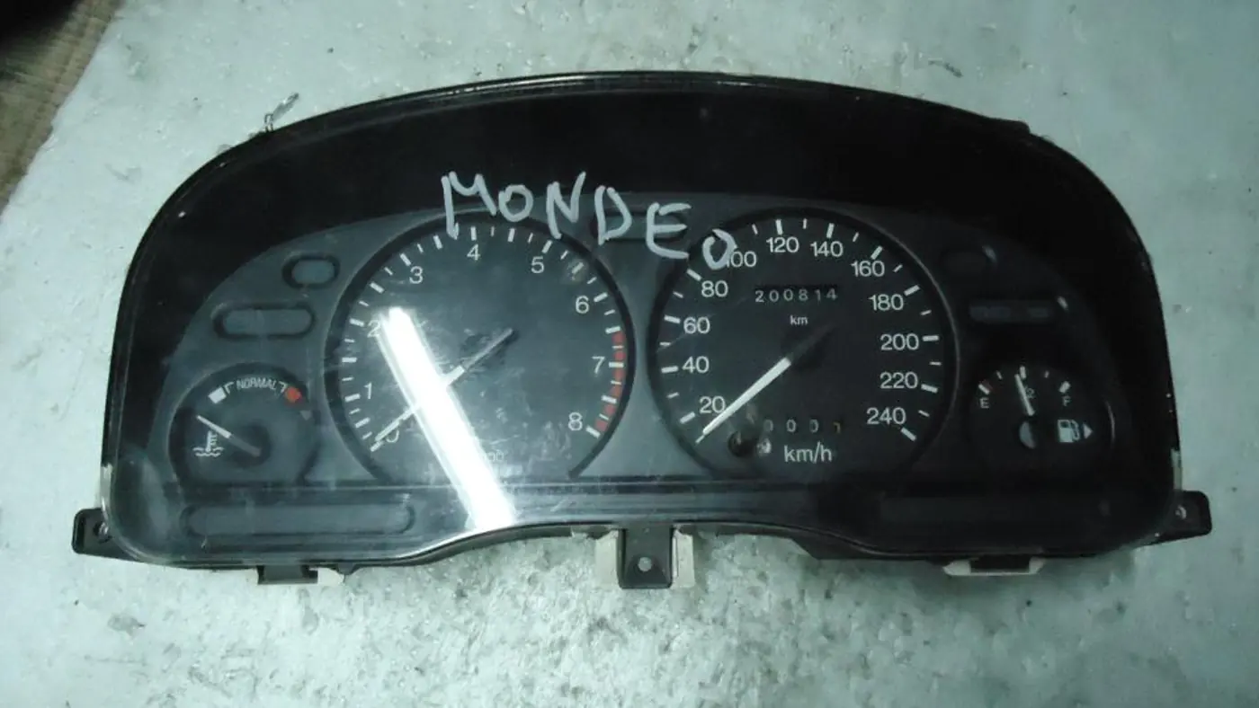 Щиток приборов (приборная панель) к Ford Mondeo 1994