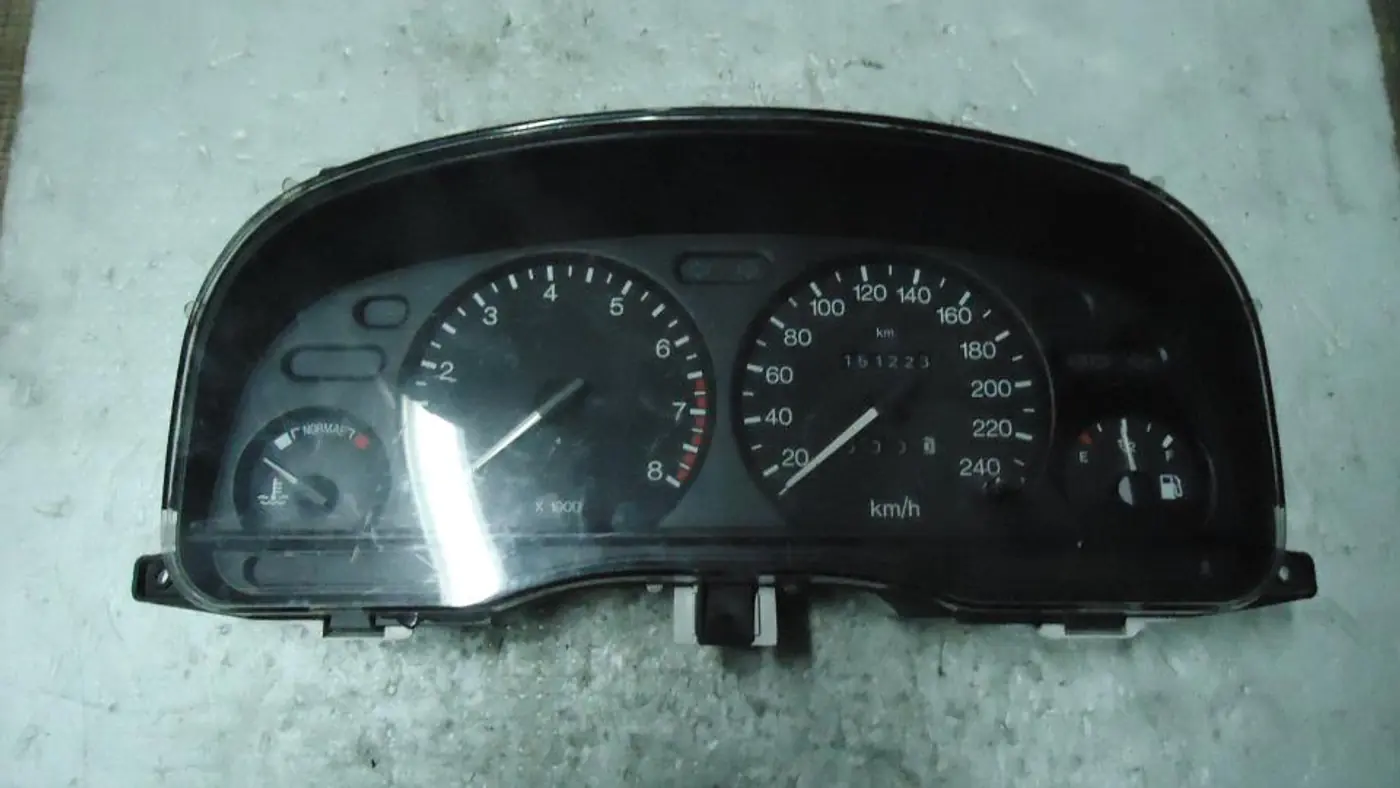 Щиток приборов (приборная панель) к Ford Mondeo 1996