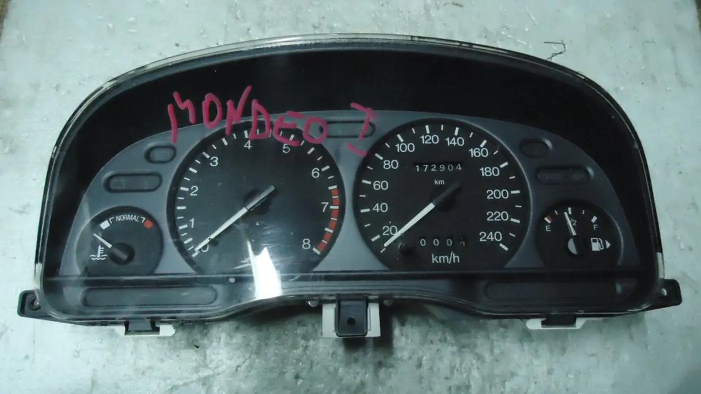 Щиток приборов (приборная панель) к Ford Mondeo 1994