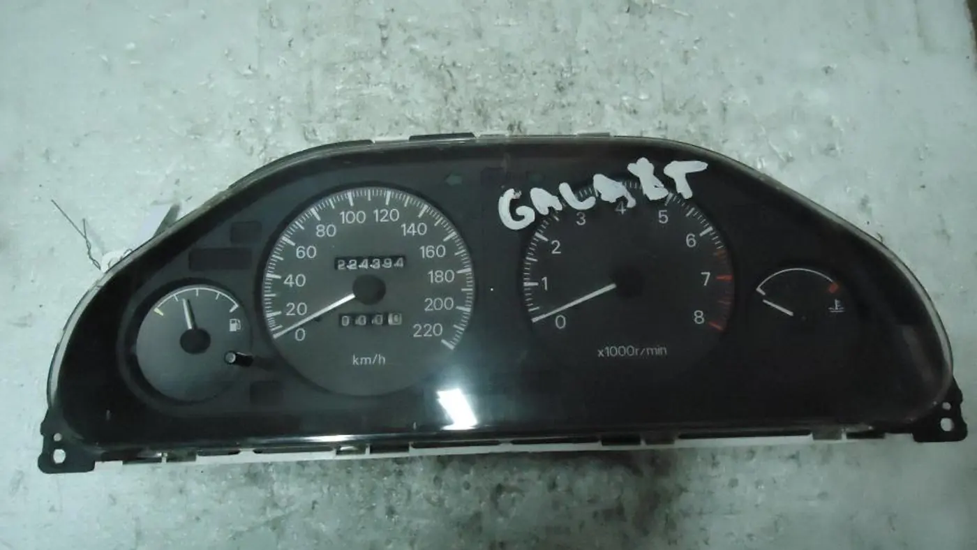 Щиток приборов (приборная панель) к Mitsubishi Galant 1994