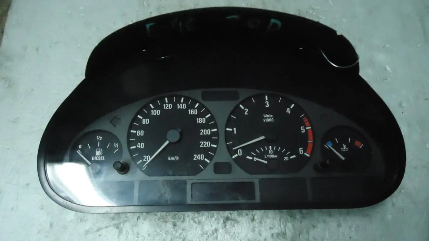 Щиток приборов (приборная панель) к BMW 3 series 1999